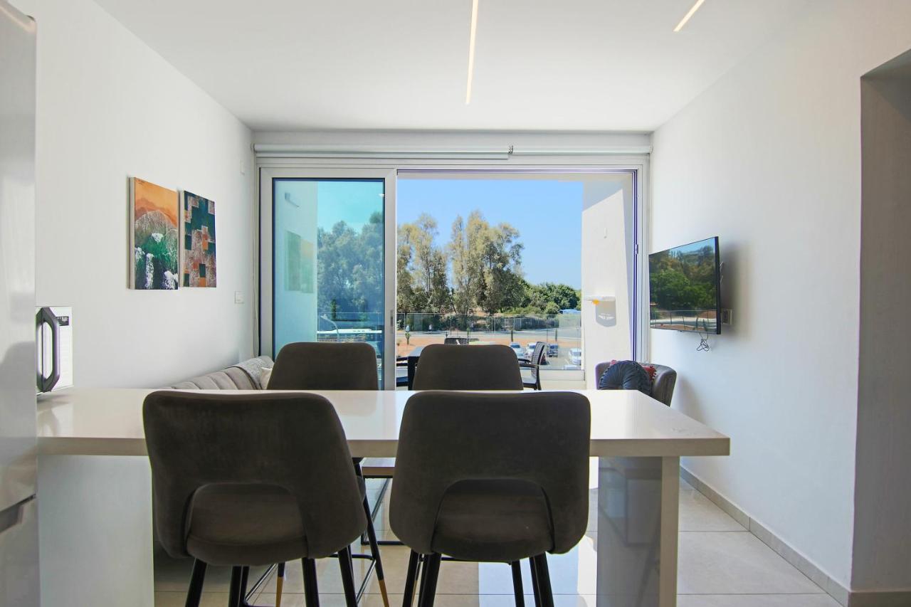 Phaedrus Living - Seaside Executive Flat Harbour 203 Apartment Пафос Екстериор снимка