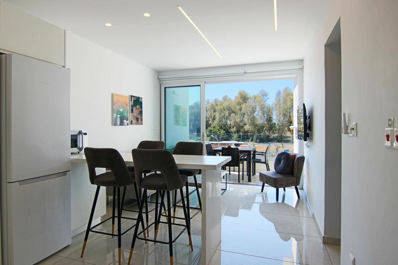 Phaedrus Living - Seaside Executive Flat Harbour 203 Apartment Пафос Екстериор снимка