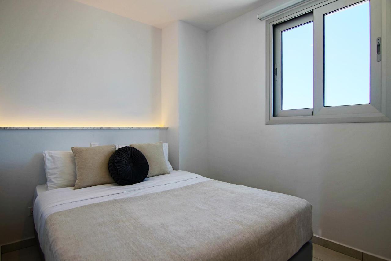 Phaedrus Living - Seaside Executive Flat Harbour 203 Apartment Пафос Екстериор снимка