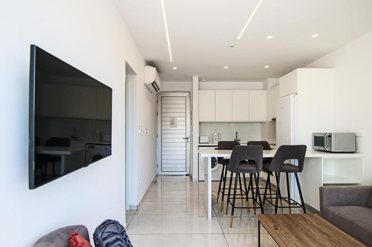 Phaedrus Living - Seaside Executive Flat Harbour 203 Apartment Пафос Екстериор снимка