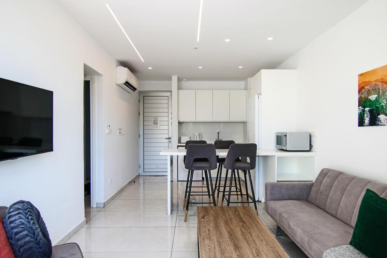 Phaedrus Living - Seaside Executive Flat Harbour 203 Apartment Пафос Екстериор снимка